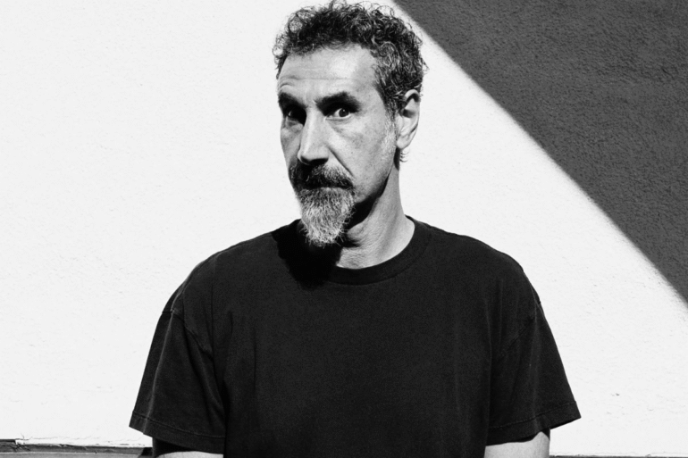 Serj Tankian anuncia Covers, Collaborations & Collages, su nuevo proyecto de reinterpretaciones y colaboraciones 17 image 28 e1755900226515
